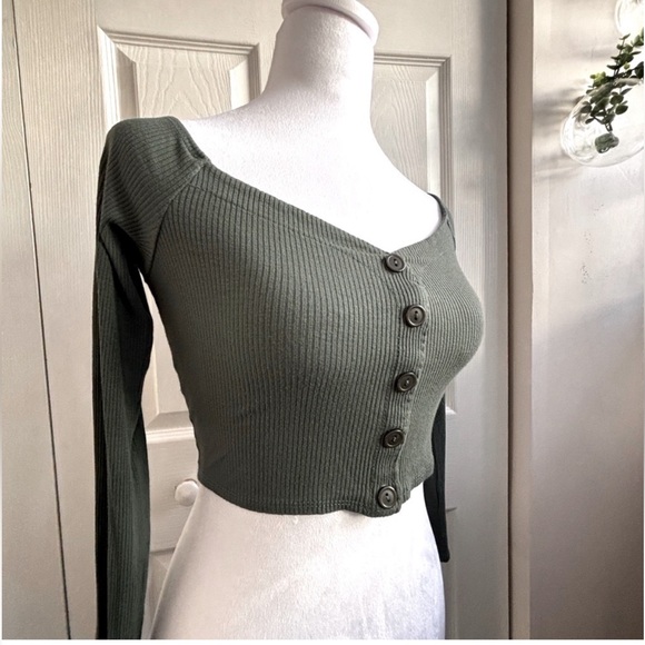 Olive Green Ribbed Button-Up Crop Top - Picture 5 of 6